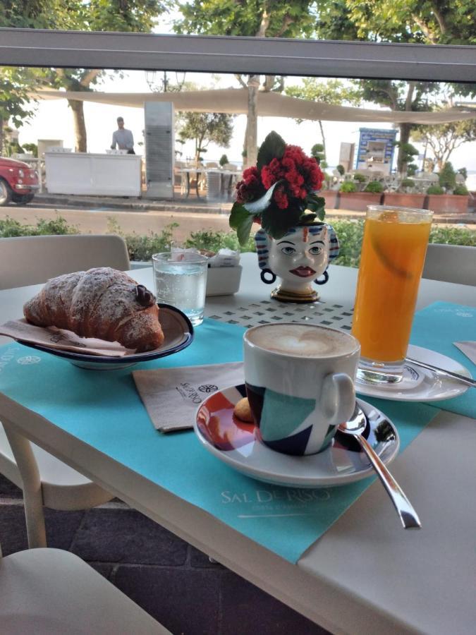 Bed and Breakfast Beb Palazzo Mancini Минори Экстерьер фото